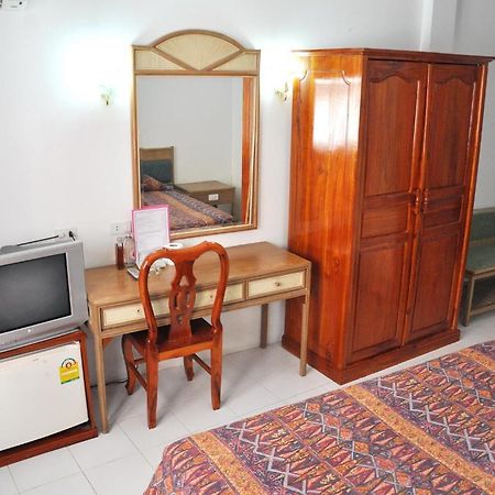 Highfive Guest House Pattaya Zimmer foto