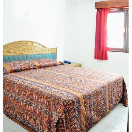 Highfive Guest House Pattaya Zimmer foto