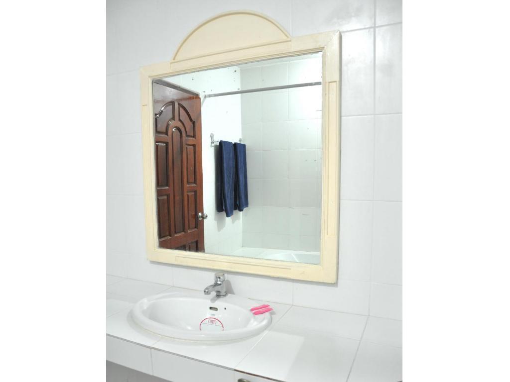 Highfive Guest House Pattaya Zimmer foto